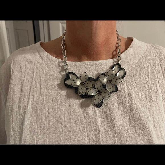 Colour by Amber beautiful necklace - Picture 1 of 2